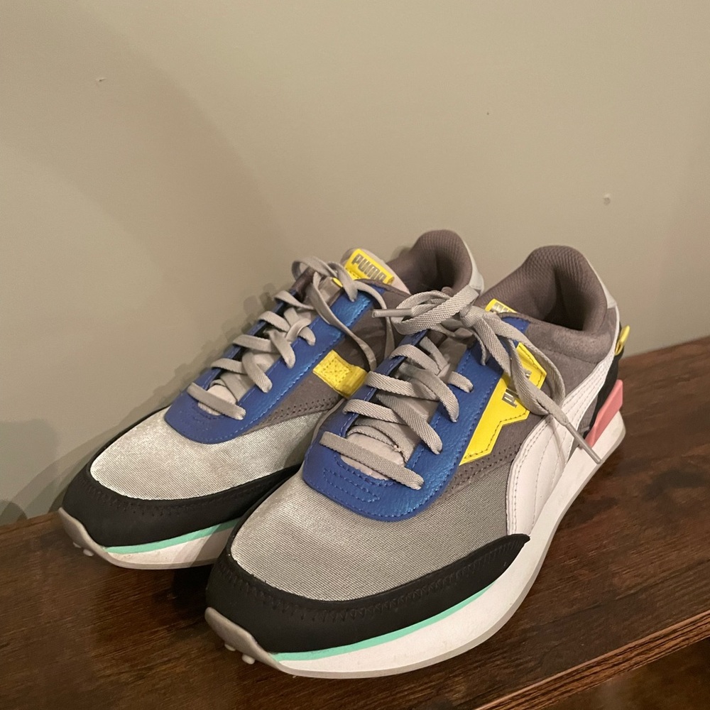 8.5 women Pumas